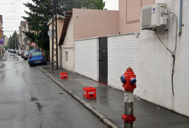 Барикадама чувају паркинг-места